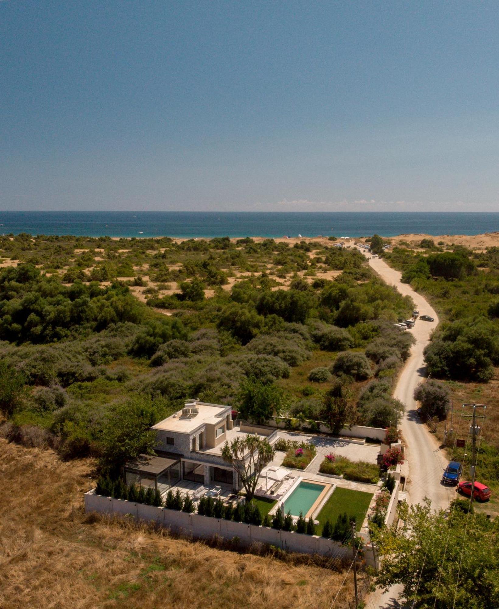 Villa Flamingo - 4 Bedrooms - Private Pool - Next To Renowned Issos Beach & Lake Korission Línia Dış mekan fotoğraf